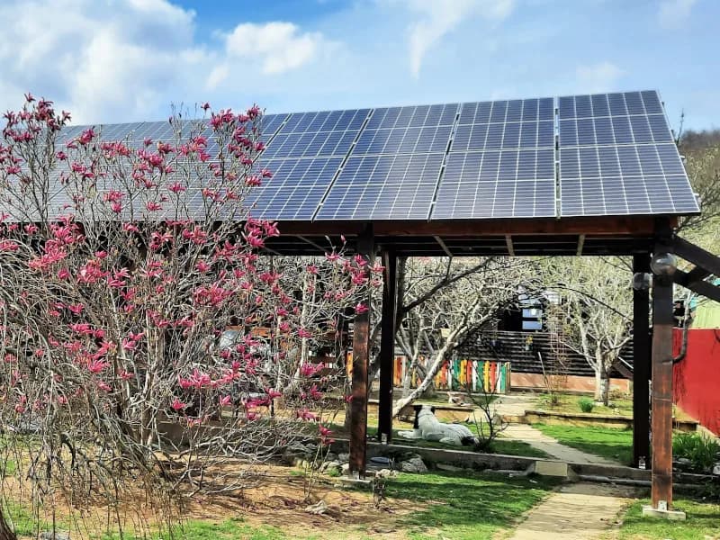Pergolă fotovoltaică